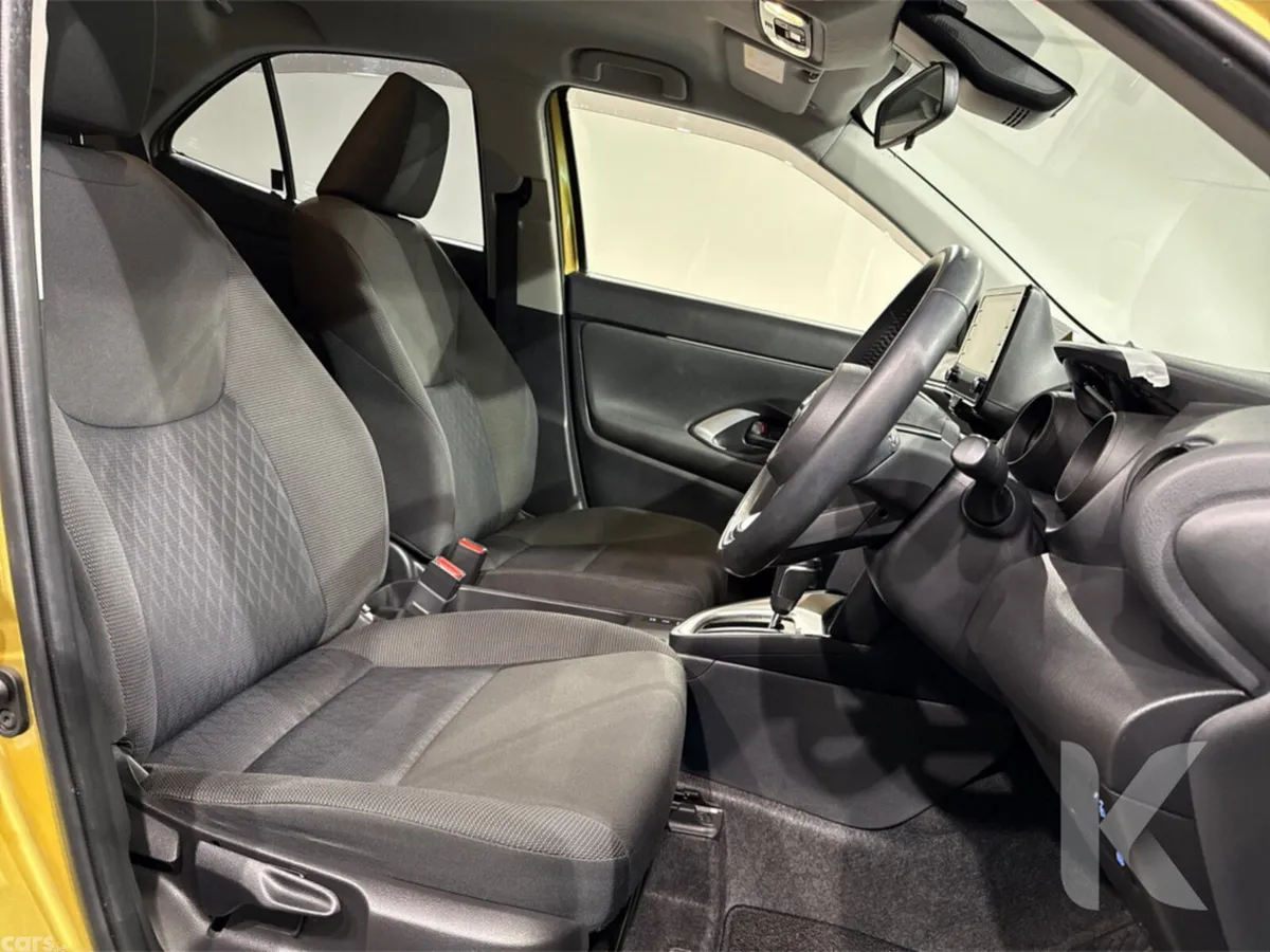 Toyota Yaris Cross SUV, Petrol Hybrid, 2021, Gold