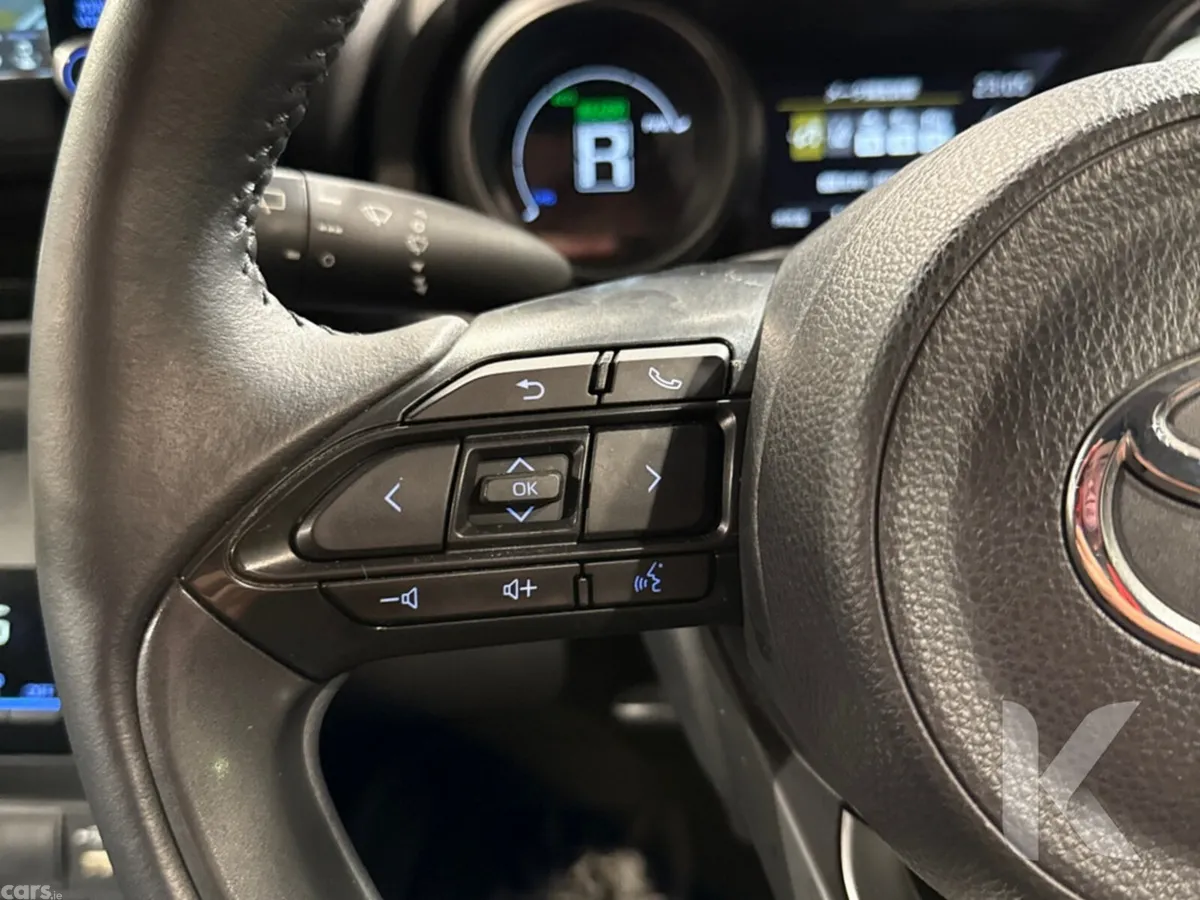 Toyota Yaris Cross SUV, Petrol Hybrid, 2021, Gold