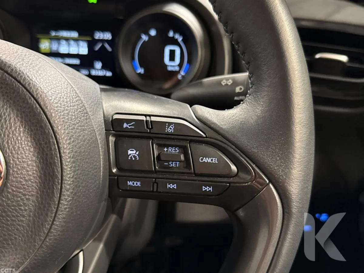 Toyota Yaris Cross SUV, Petrol Hybrid, 2021, Gold