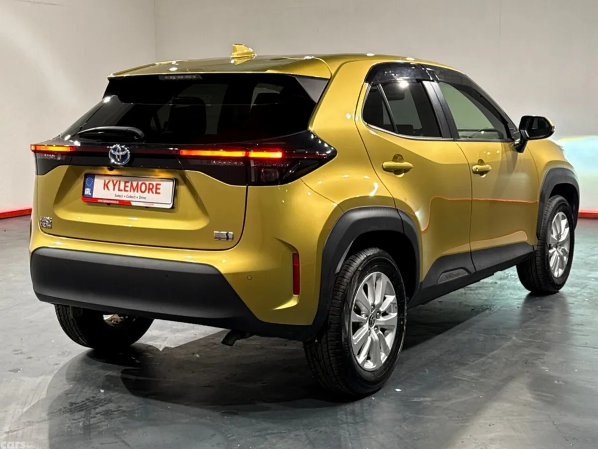 Toyota Yaris Cross SUV, Petrol Hybrid, 2021, Gold
