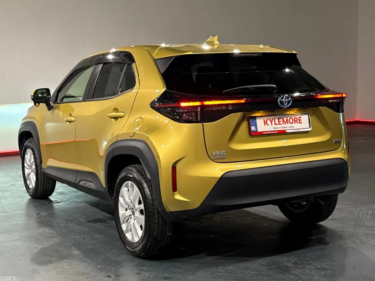 Toyota Yaris Cross SUV, Petrol Hybrid, 2021, Gold
