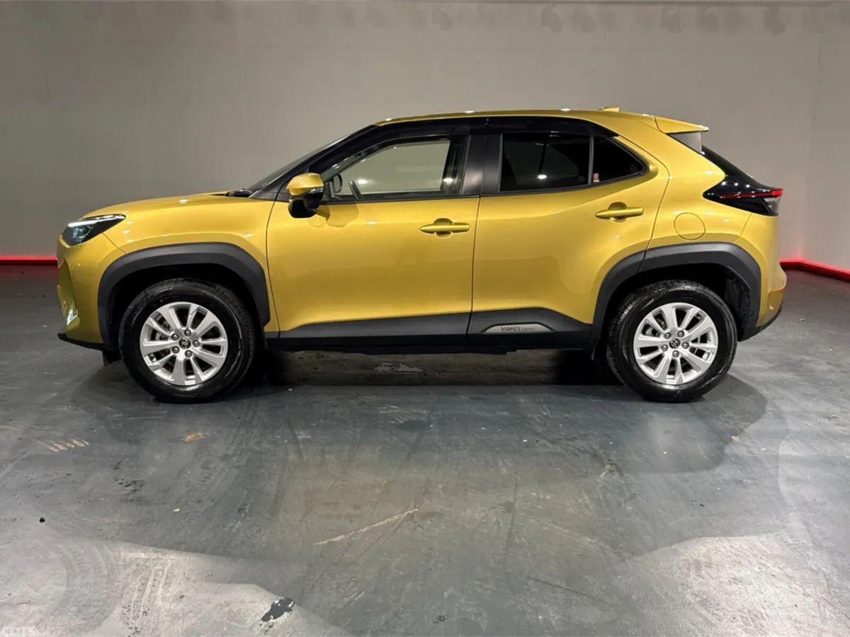 Toyota Yaris Cross SUV, Petrol Hybrid, 2021, Gold