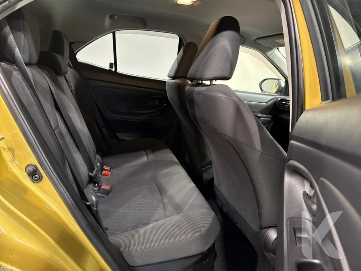 Toyota Yaris Cross SUV, Petrol Hybrid, 2021, Gold