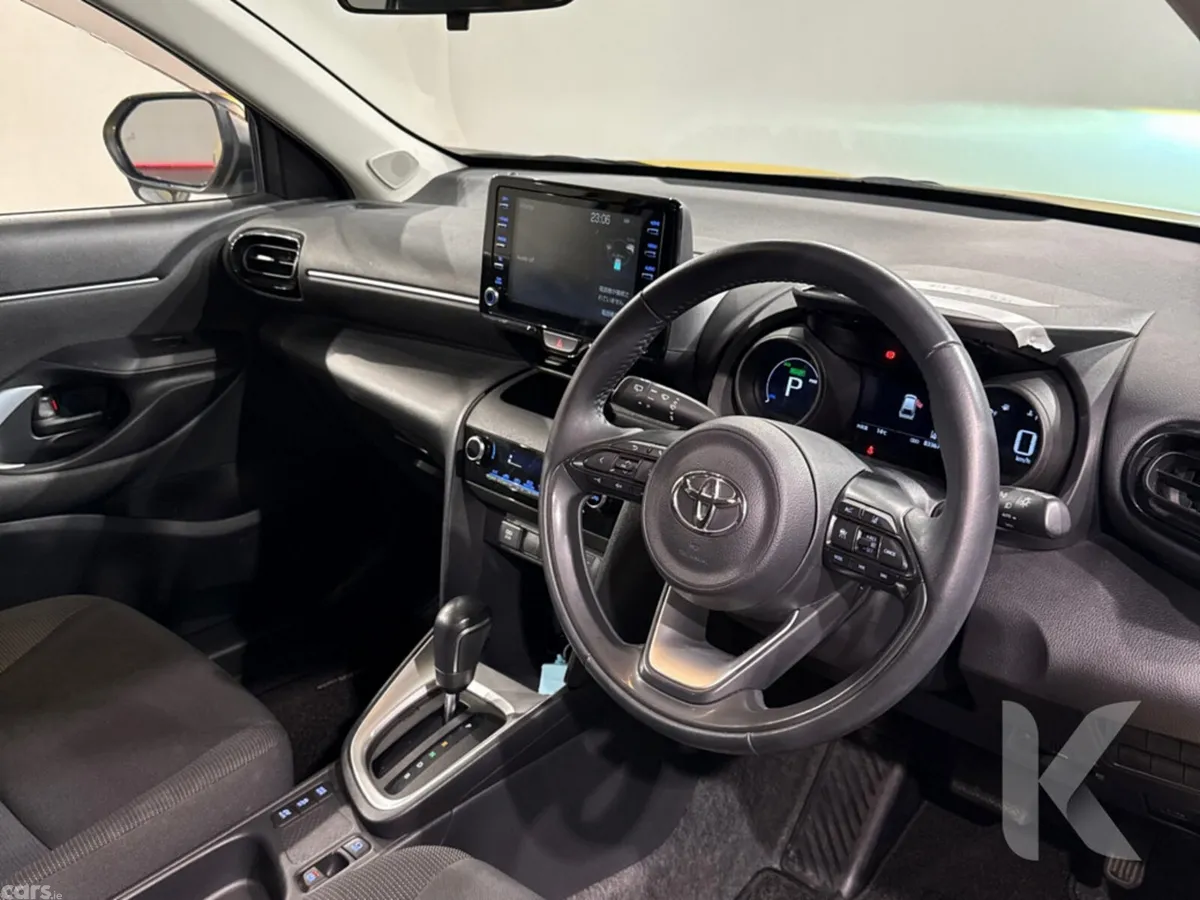 Toyota Yaris Cross SUV, Petrol Hybrid, 2021, Gold