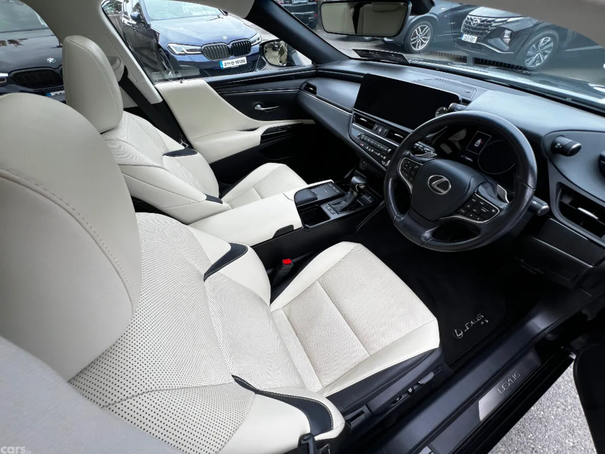 Lexus ES Saloon, Petrol Hybrid, 2022, Black