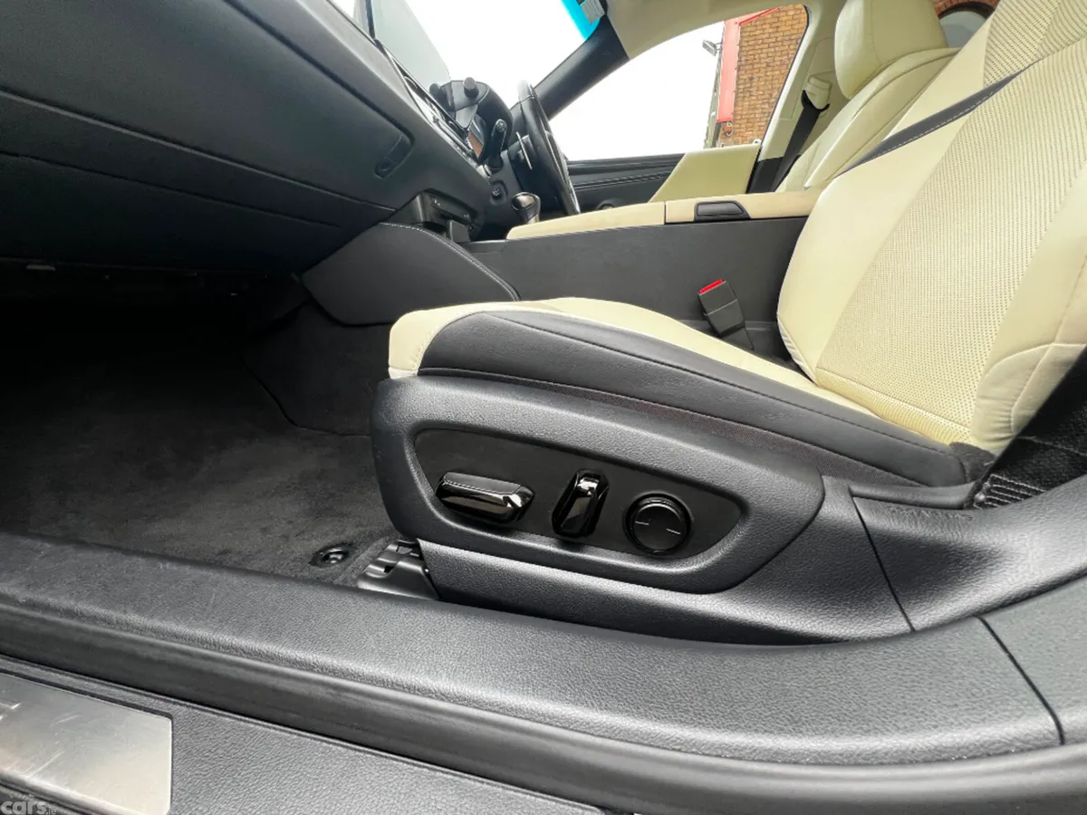 Lexus ES Saloon, Petrol Hybrid, 2022, Black