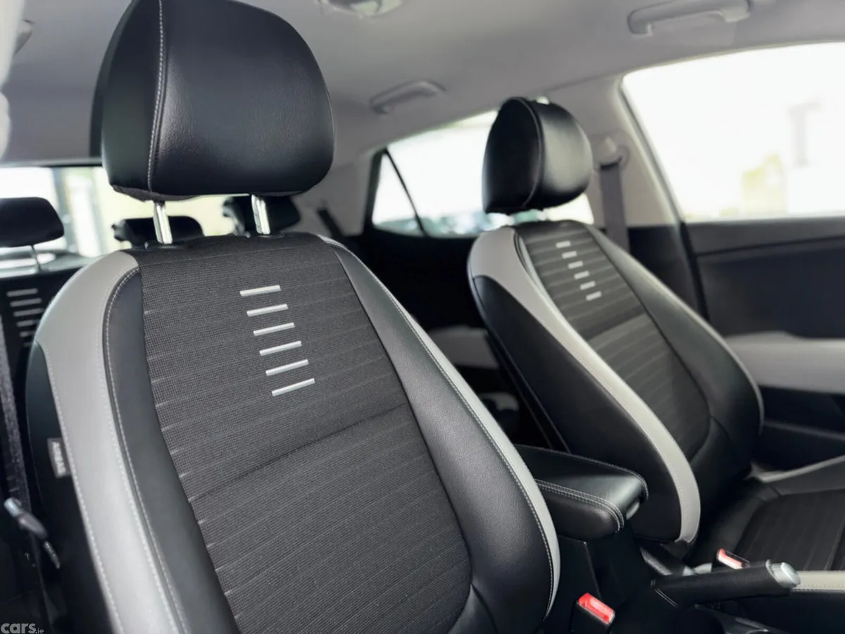 Kia Stonic Estate, Petrol Hybrid, 2026, Grey