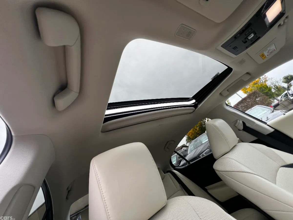 Lexus ES Saloon, Petrol Hybrid, 2022, Black
