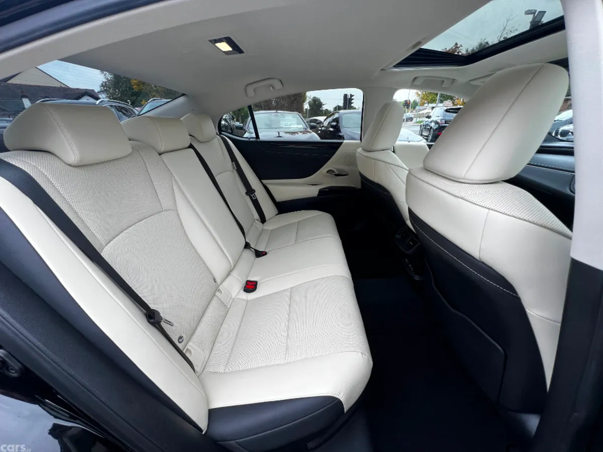 Lexus ES Saloon, Petrol Hybrid, 2022, Black