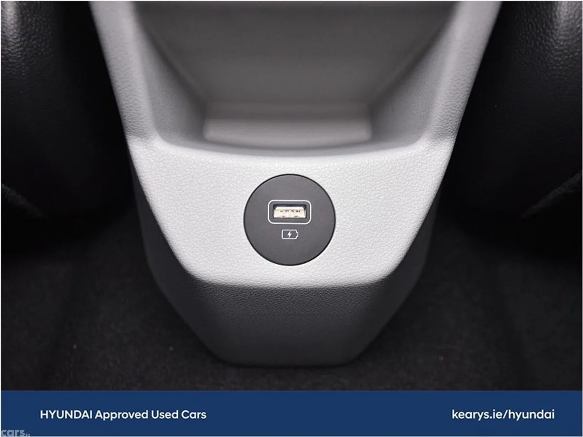 Hyundai i20 Hatchback, Petrol, 2023, White