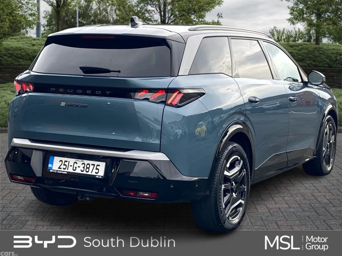 Peugeot 5008 MPV, Electric, 2025, Blue