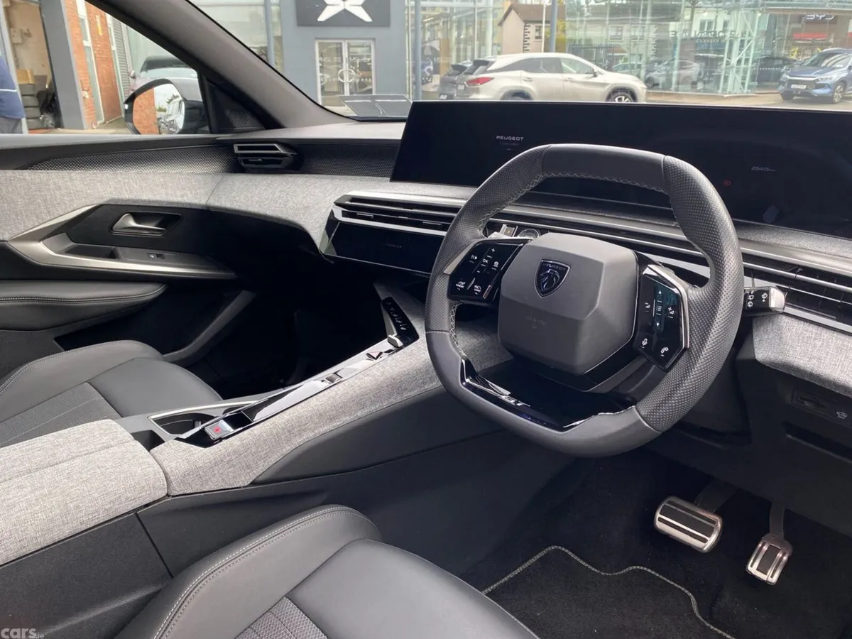 Peugeot 5008 MPV, Electric, 2025, Blue
