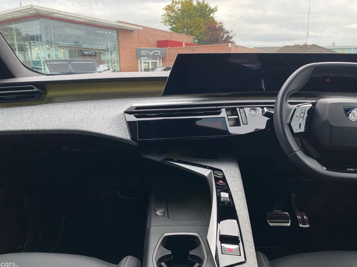 Peugeot 5008 MPV, Electric, 2025, Blue