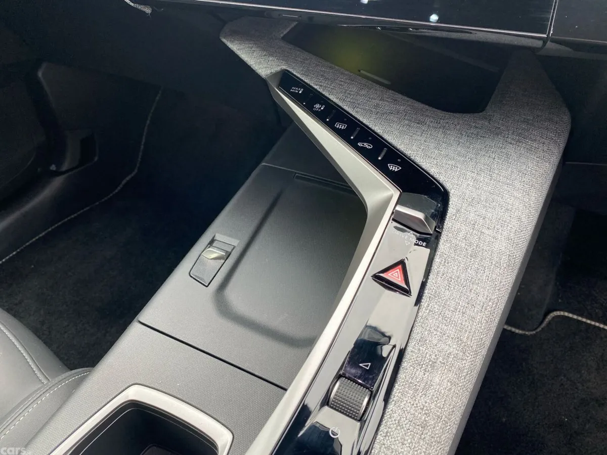 Peugeot 5008 MPV, Electric, 2025, Blue