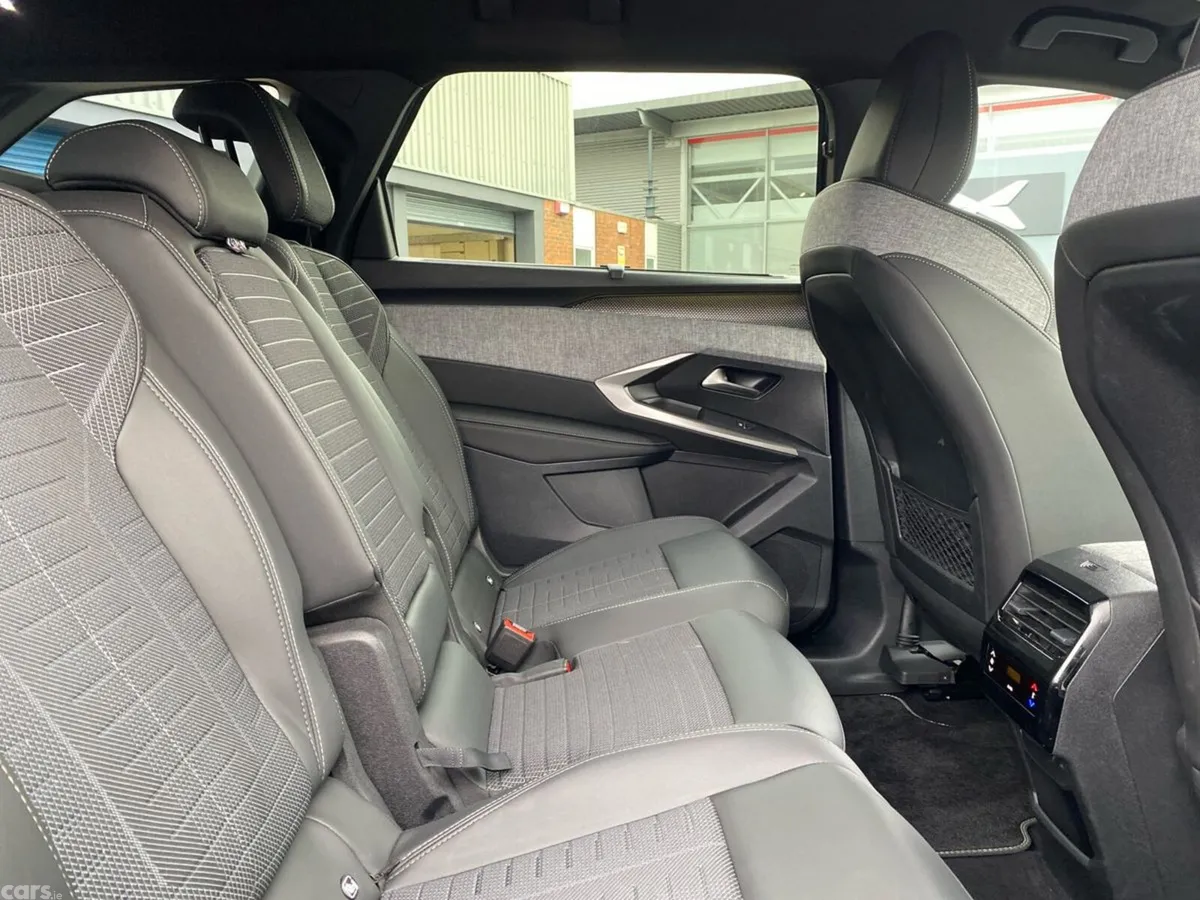 Peugeot 5008 MPV, Electric, 2025, Blue