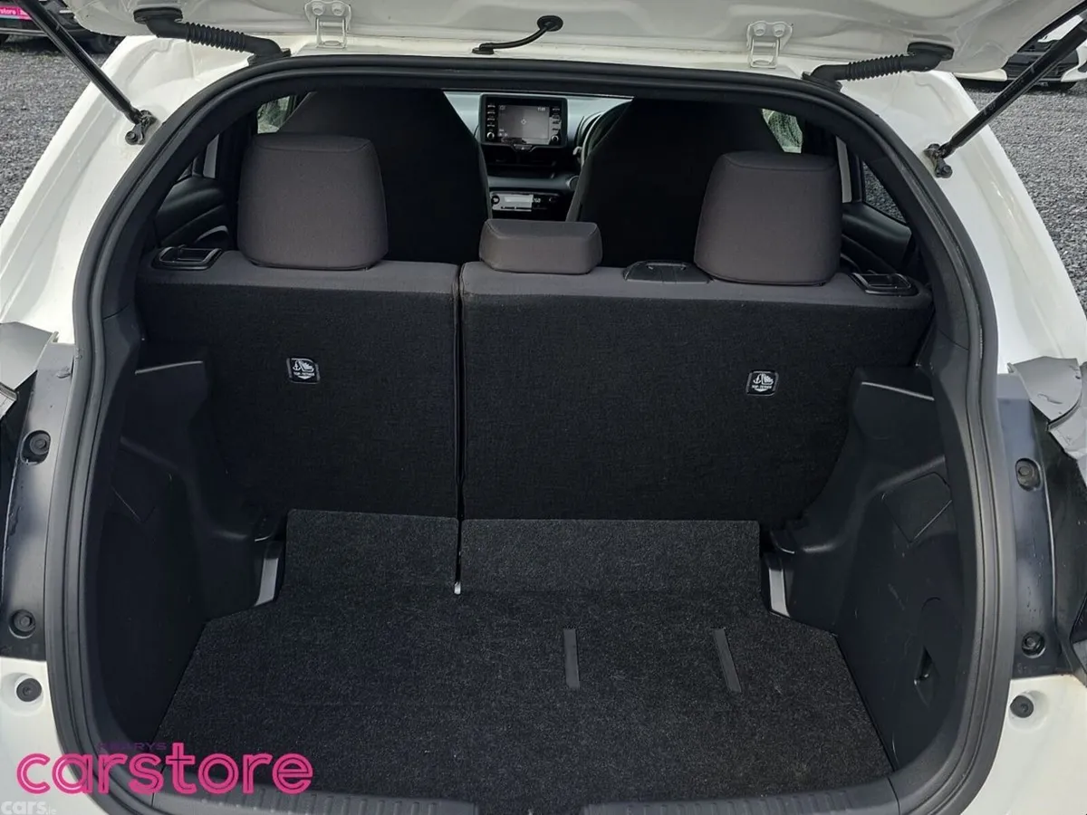 Toyota Yaris Hatchback, Petrol Hybrid, 2021, White