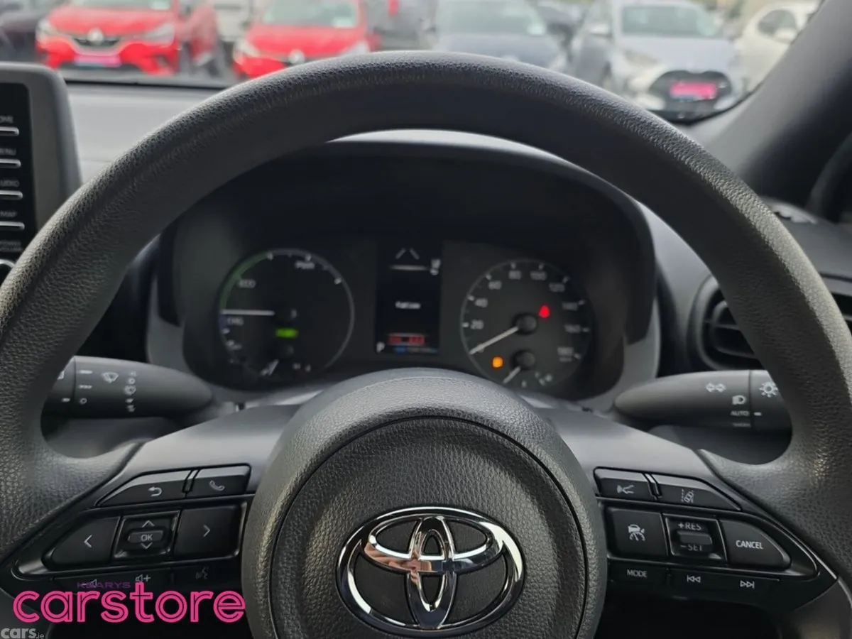 Toyota Yaris Hatchback, Petrol Hybrid, 2021, White