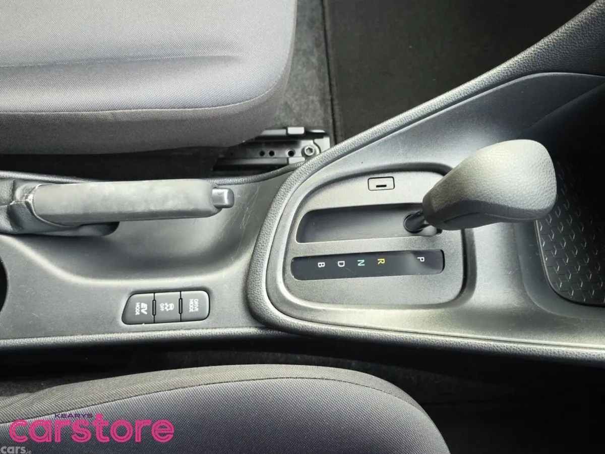 Toyota Yaris Hatchback, Petrol Hybrid, 2021, White