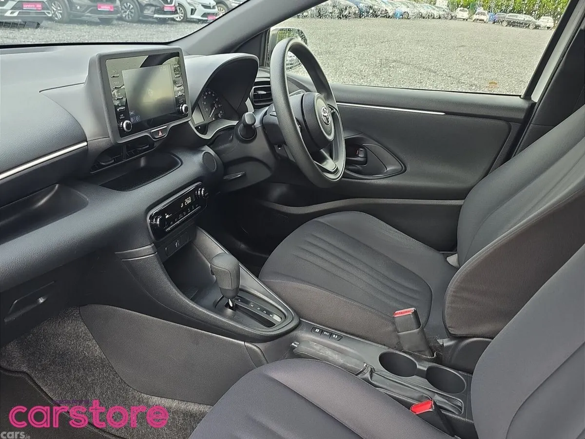 Toyota Yaris Hatchback, Petrol Hybrid, 2021, White