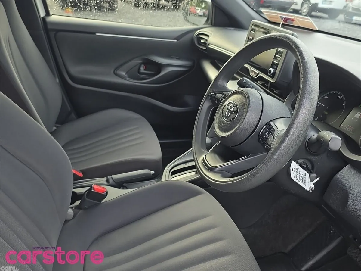 Toyota Yaris Hatchback, Petrol Hybrid, 2021, White