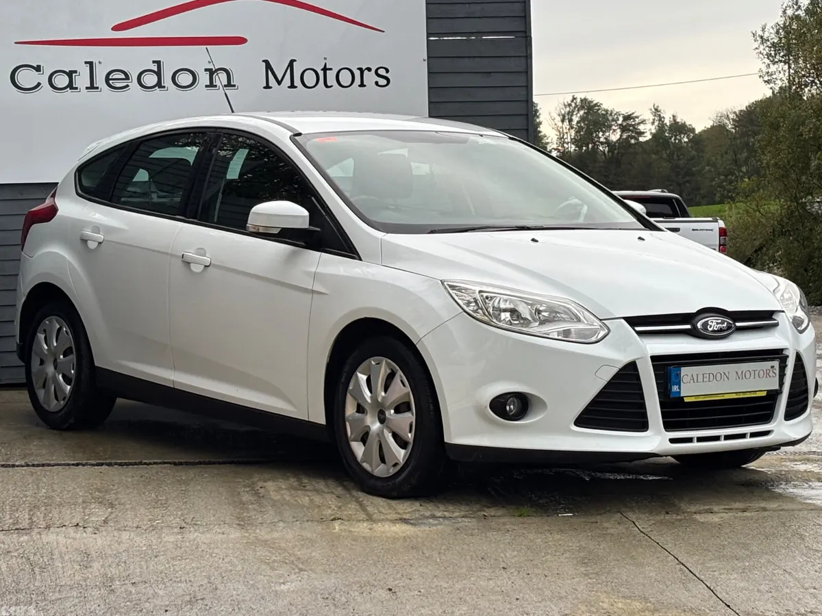 Ford Focus Hatchback, Petrol, 2013, White