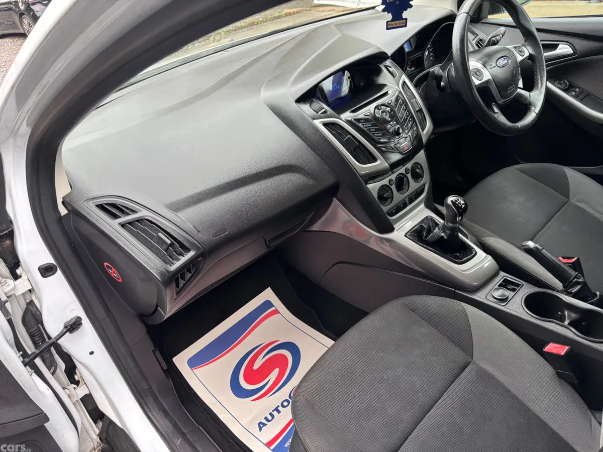 Ford Focus Hatchback, Petrol, 2013, White