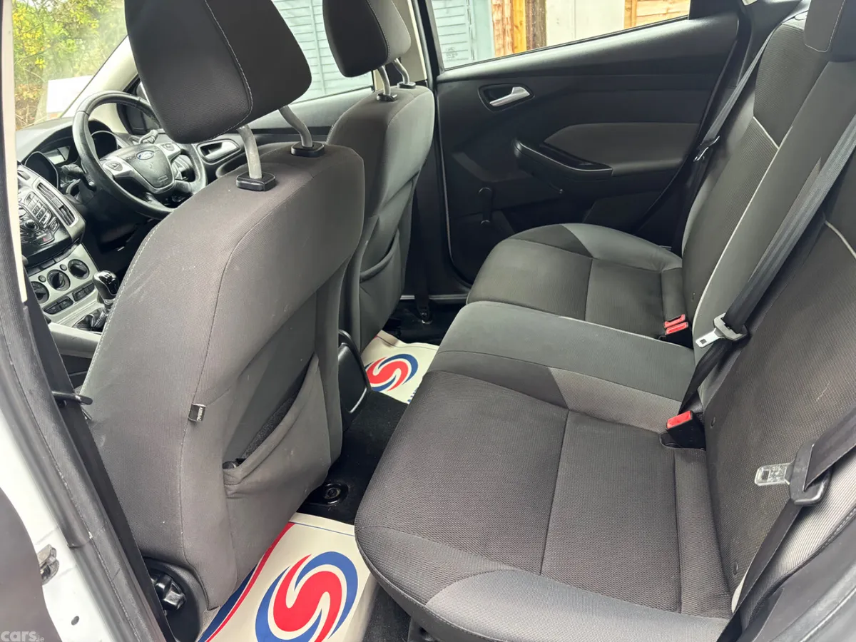 Ford Focus Hatchback, Petrol, 2013, White