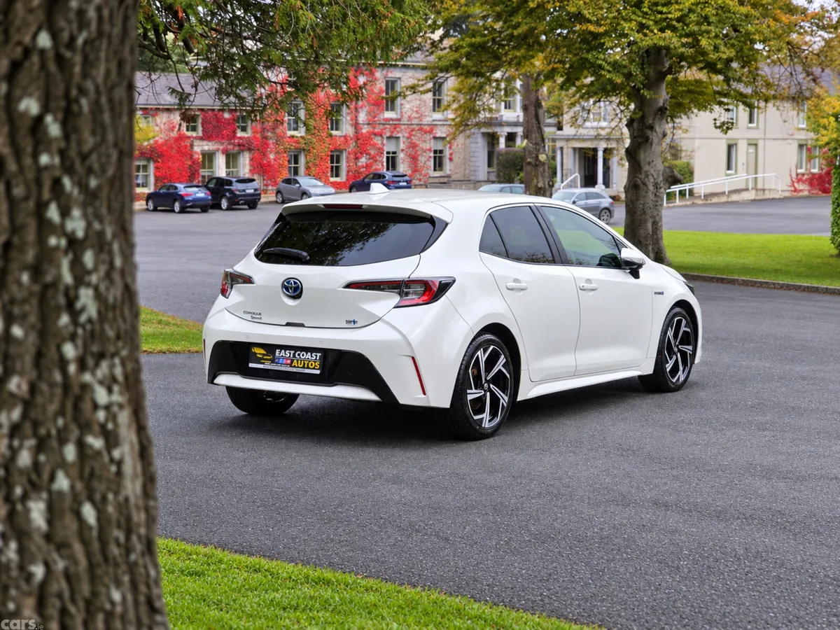 Toyota Corolla Hatchback, Petrol Hybrid, 2018, White