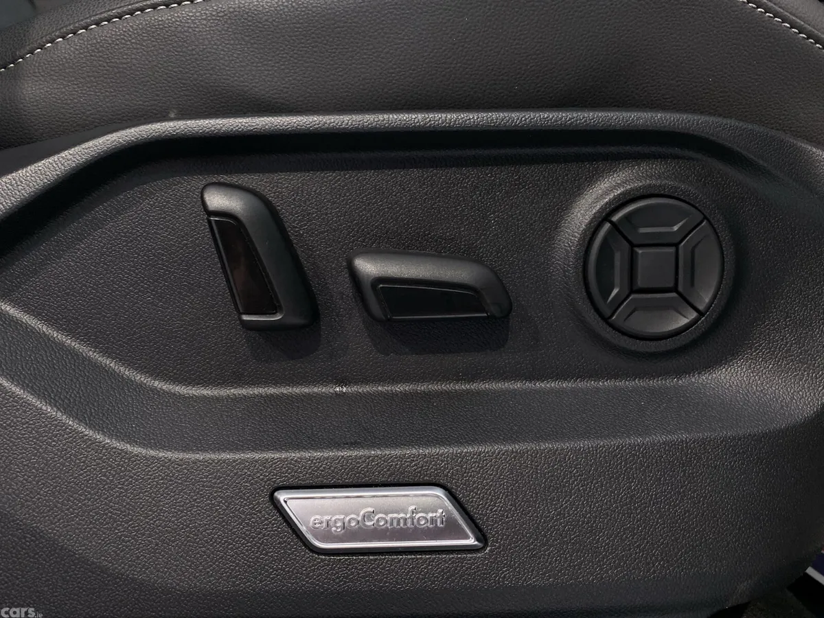 Volkswagen Touareg SUV, Diesel, 2022, Black