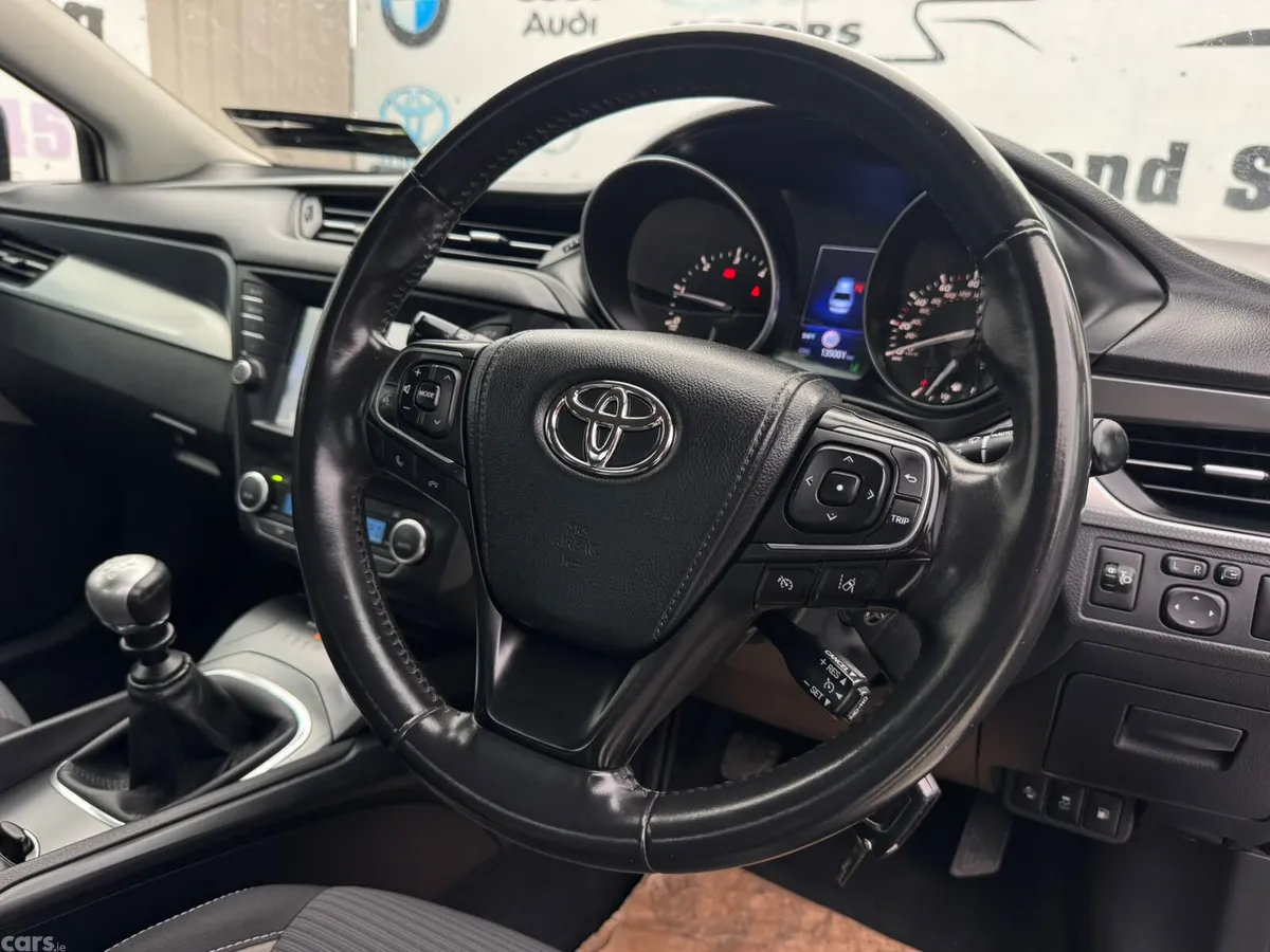 Toyota Avensis Saloon, Diesel, 2016, Blue