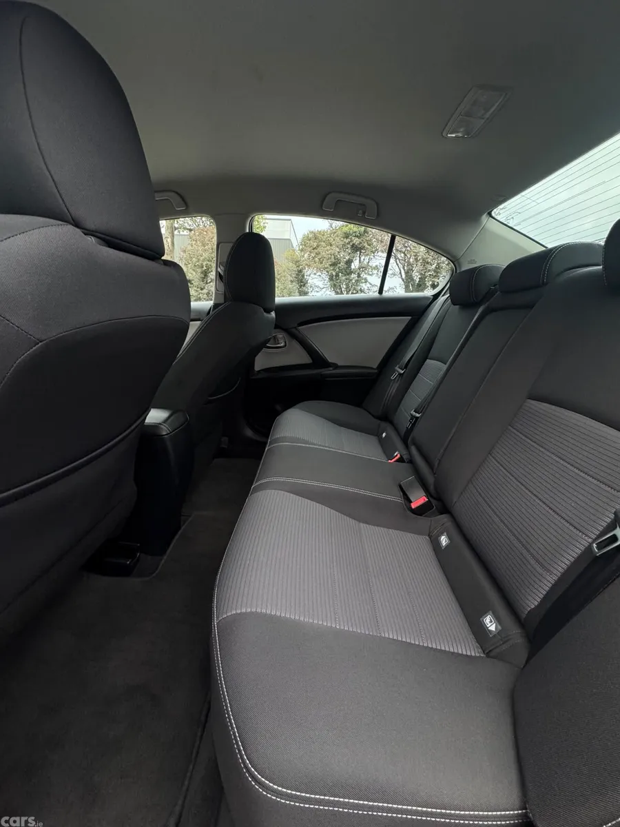 Toyota Avensis Saloon, Diesel, 2016, Blue