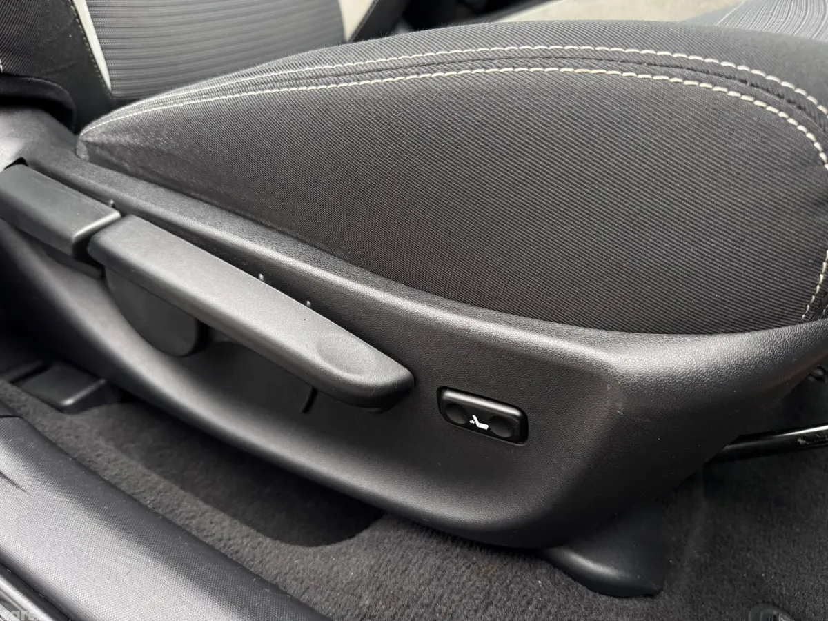Toyota Avensis Saloon, Diesel, 2016, Blue