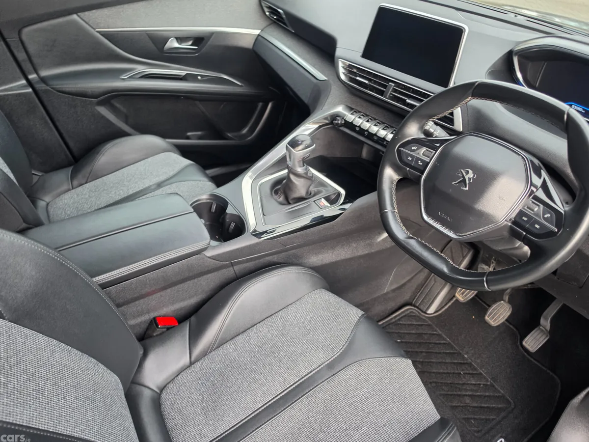 Peugeot 3008 MPV, Petrol, 2020, Black