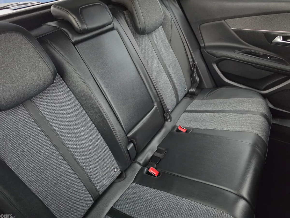 Peugeot 3008 MPV, Petrol, 2020, Black