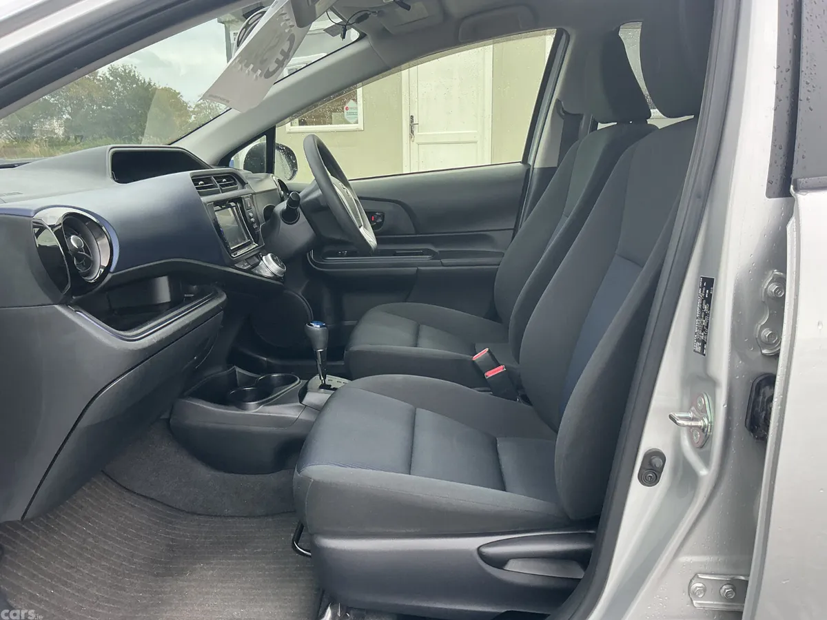 Toyota Aqua Hatchback, Petrol Hybrid, 2015, Silver