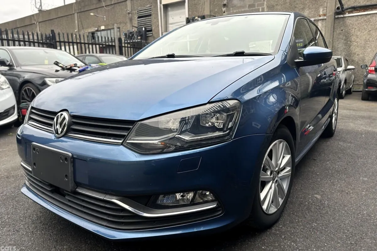 Volkswagen Polo Hatchback, Petrol, 2017, Blue