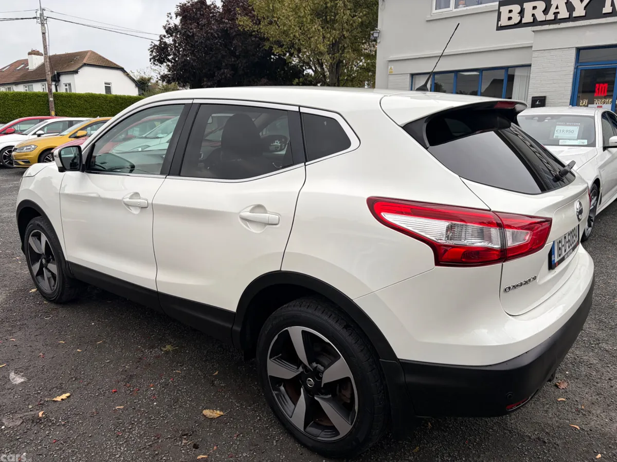 Nissan Qashqai Hatchback, Petrol, 2016, White