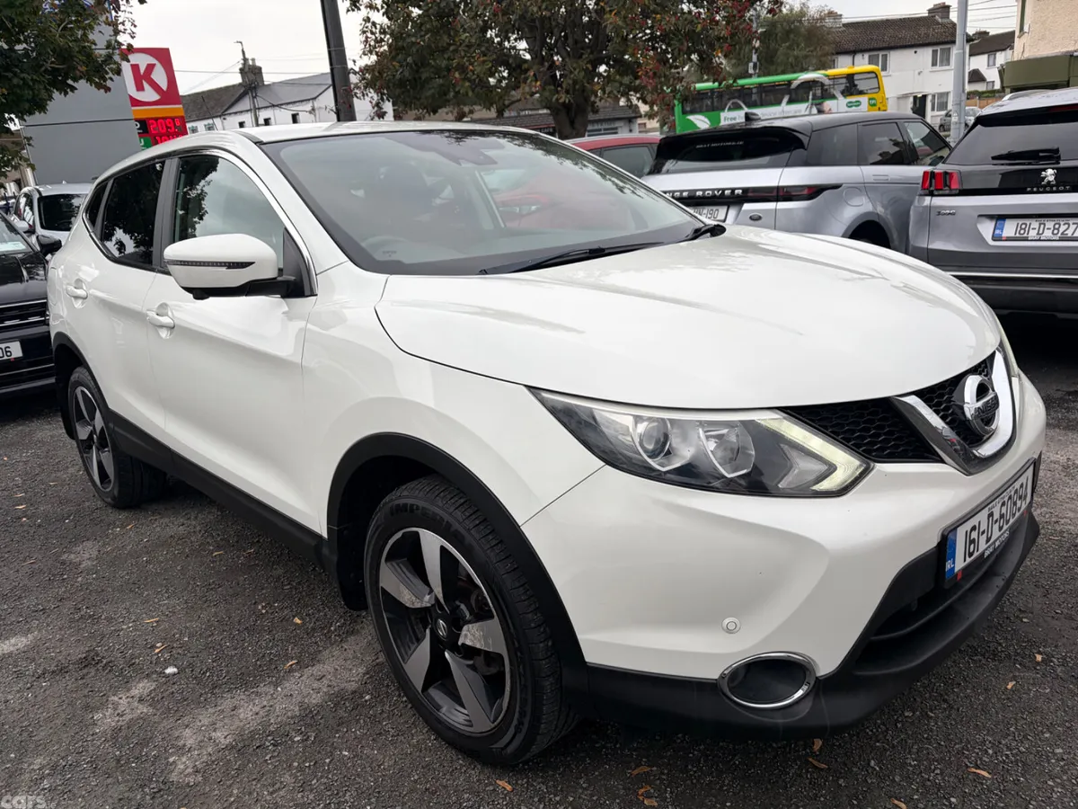 Nissan Qashqai Hatchback, Petrol, 2016, White