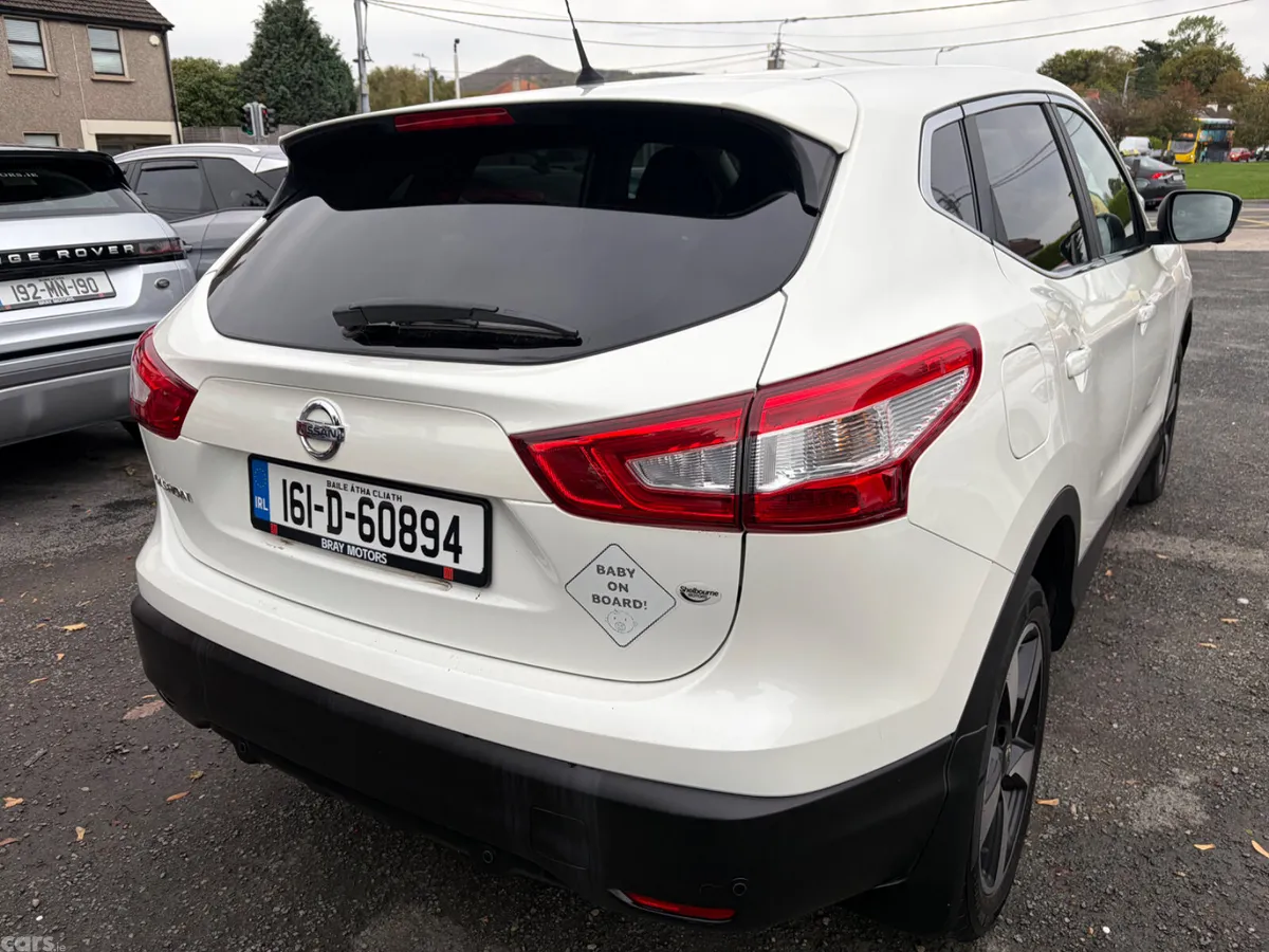 Nissan Qashqai Hatchback, Petrol, 2016, White