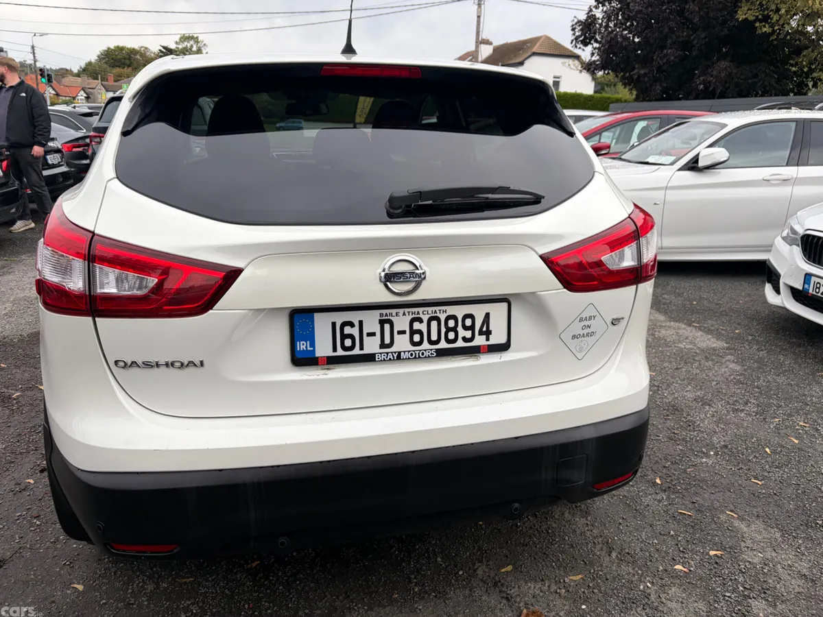 Nissan Qashqai Hatchback, Petrol, 2016, White