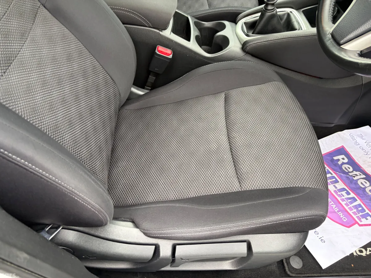 Nissan Qashqai Hatchback, Petrol, 2016, White