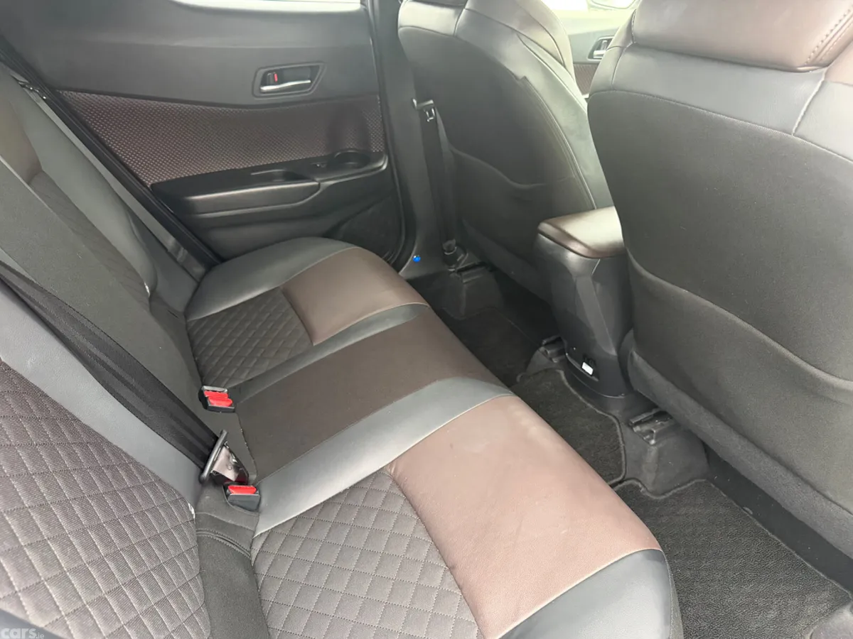 Toyota C-HR SUV, Petrol Hybrid, 2017, White