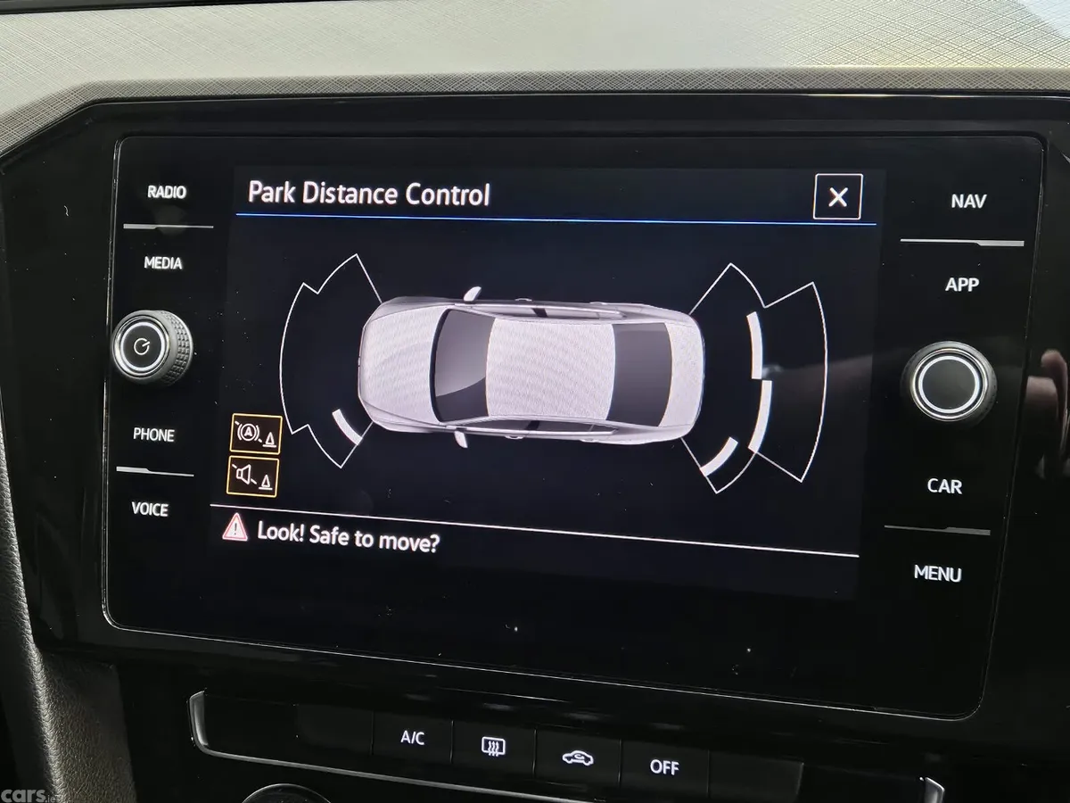 Volkswagen Passat Saloon, Diesel, 2022, Blue