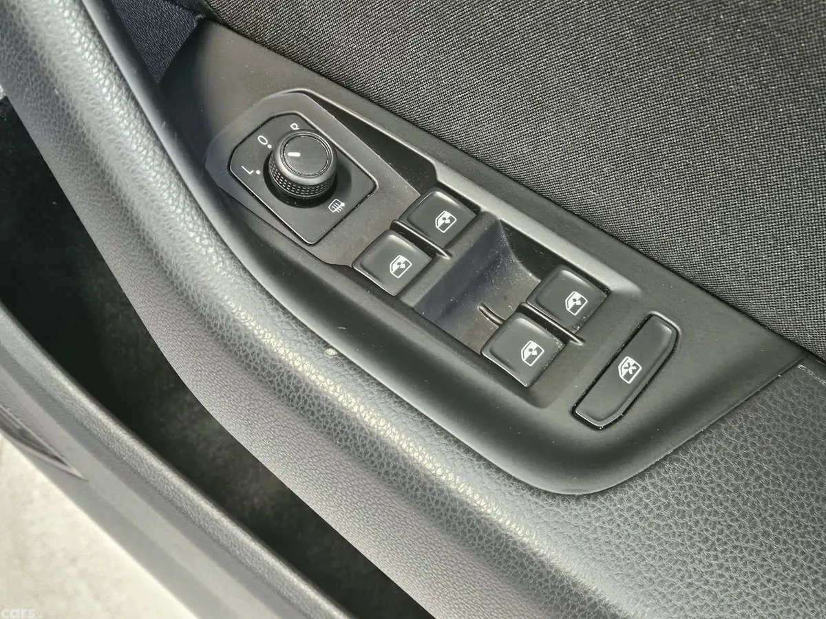 Volkswagen Passat Saloon, Diesel, 2022, Blue