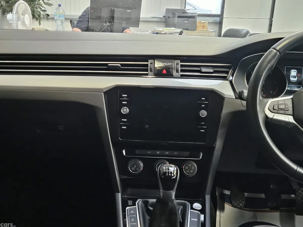 Volkswagen Passat Saloon, Diesel, 2022, Blue
