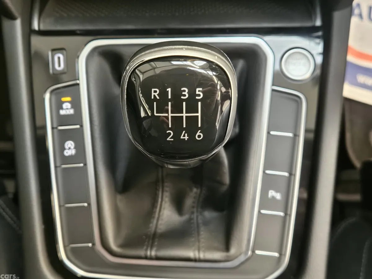 Volkswagen Passat Saloon, Diesel, 2022, Blue
