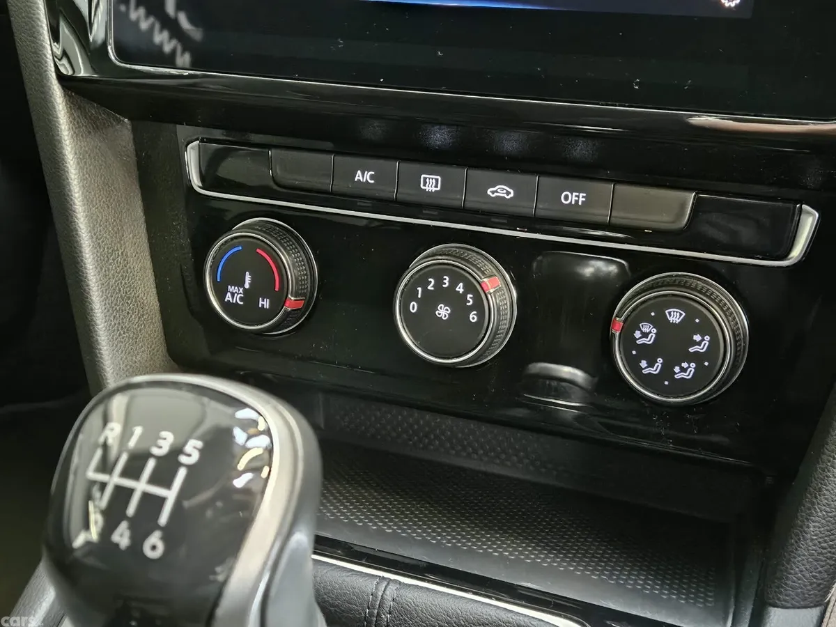 Volkswagen Passat Saloon, Diesel, 2022, Blue