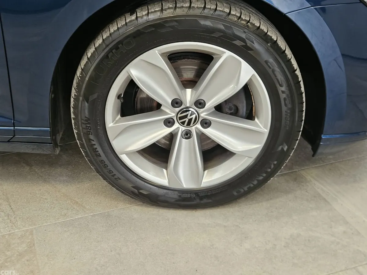 Volkswagen Passat Saloon, Diesel, 2022, Blue