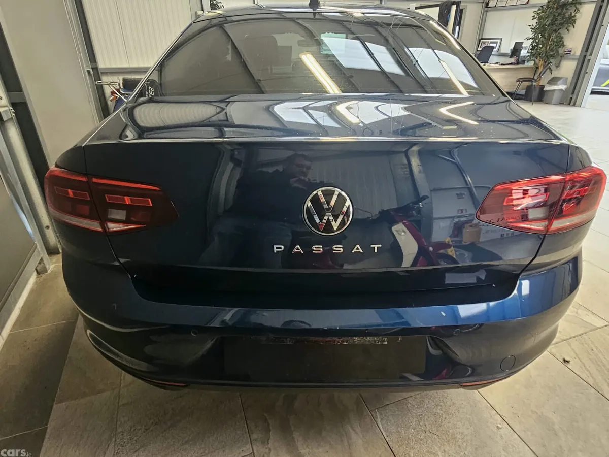 Volkswagen Passat Saloon, Diesel, 2022, Blue