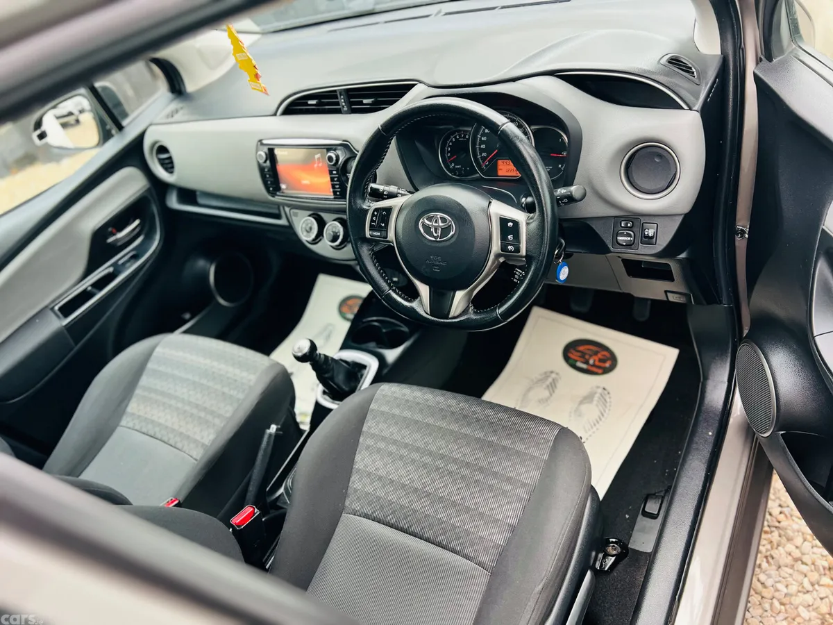 Toyota Yaris Hatchback, Petrol, 2017, Grey